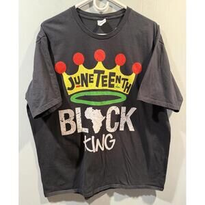 Mens Port & Company T Shirt Size 2XL Black Juneteenth Black King Print